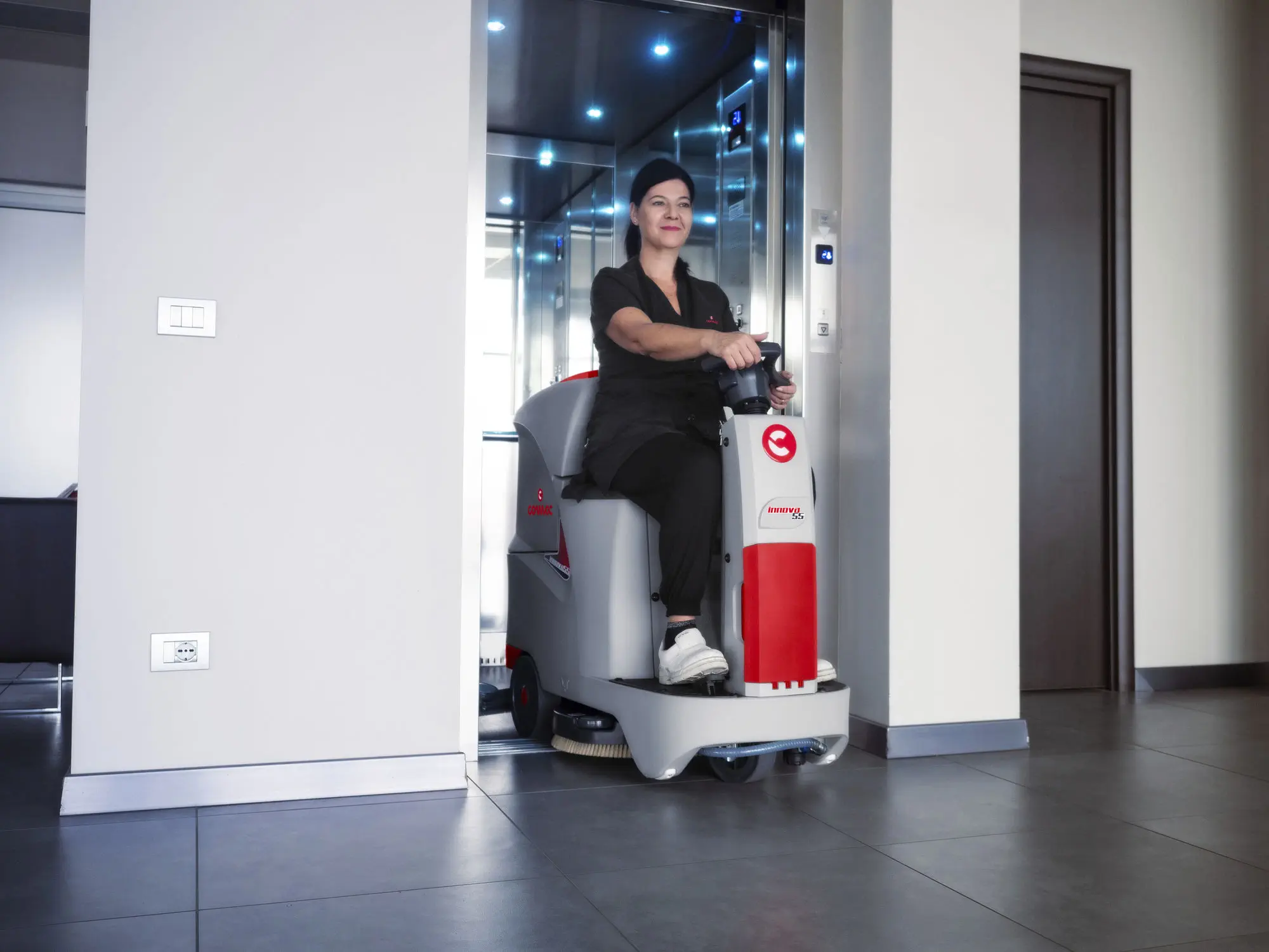 Ride-on scrubber-dryer Innova 55 Comac spa product image 1