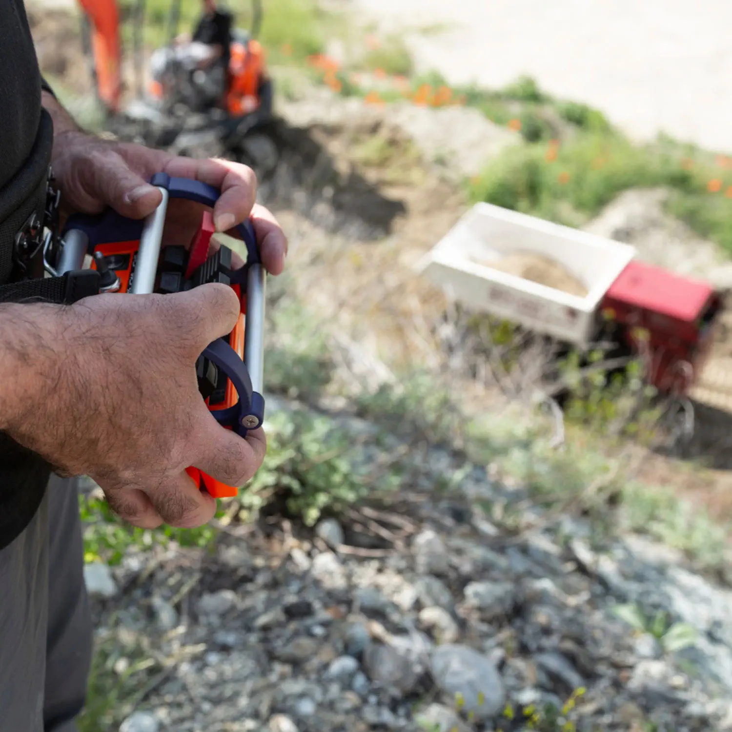 Radio-controlled mini dumper P14 Operval Srl product image 4